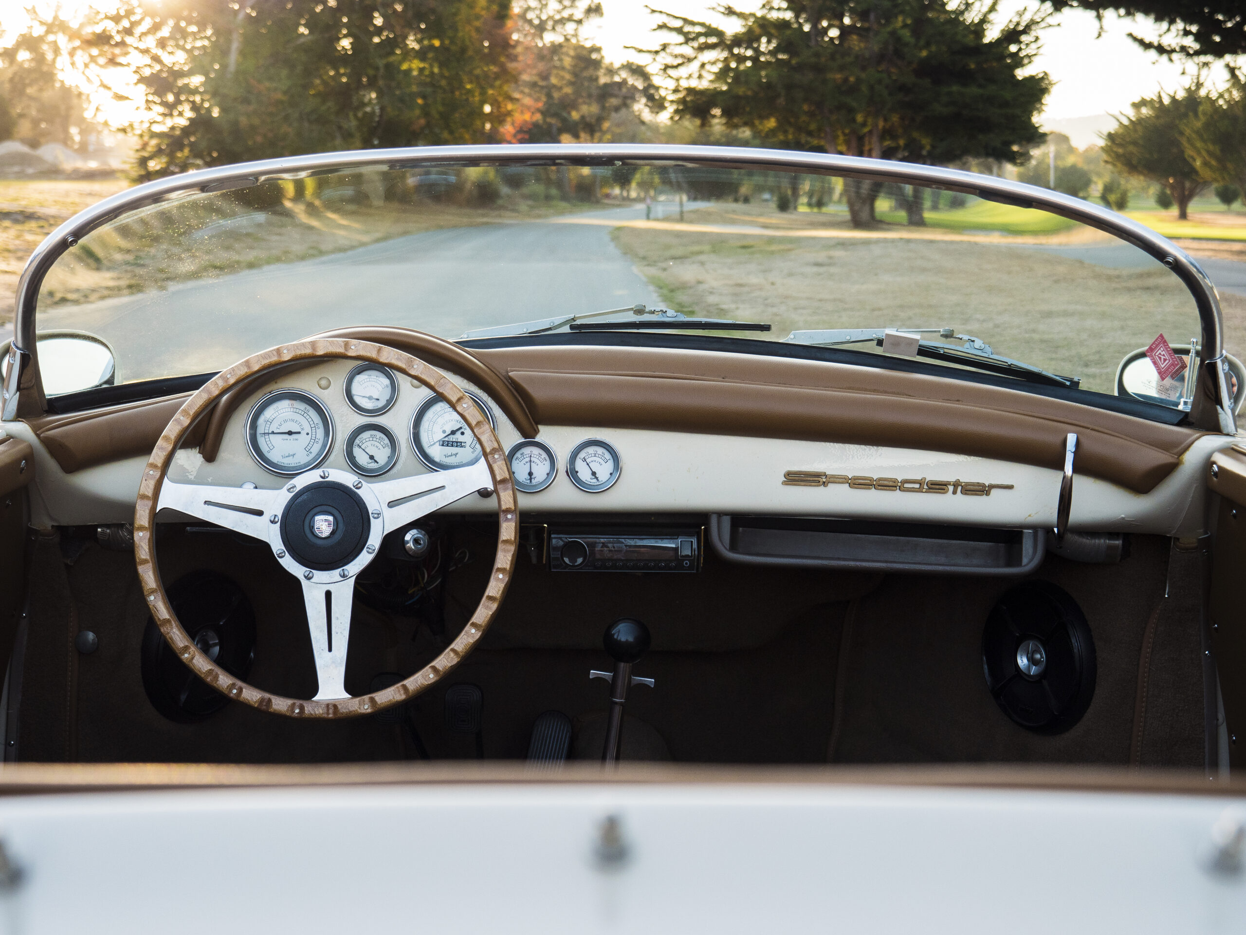 rent a classic car 1957 Porsche 356 Speedster